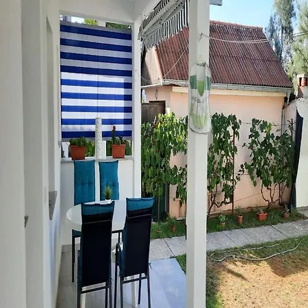 Popovic アパート *