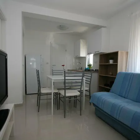 アパート Popovic ニン