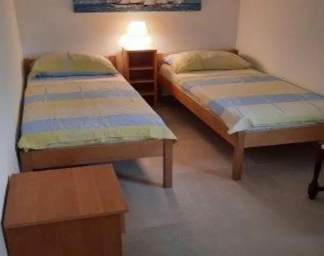 דירה Popovic נין