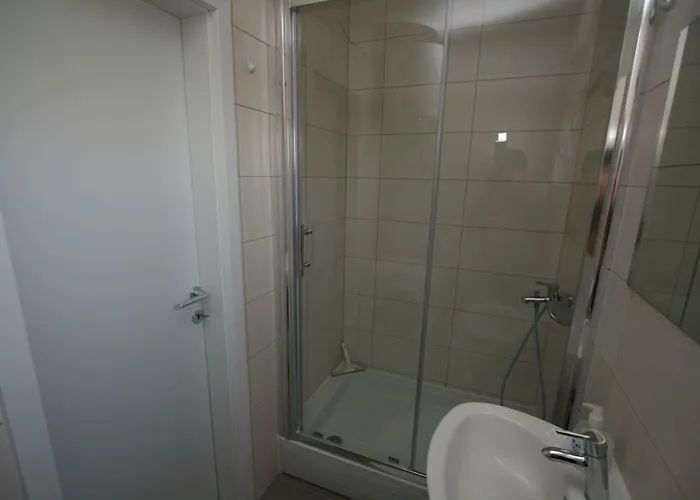 דירה Popovic נין